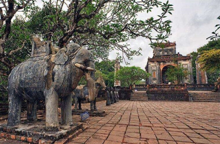 hue-city-motorbike-tour-to-countryside-pagoda-royal-tombs