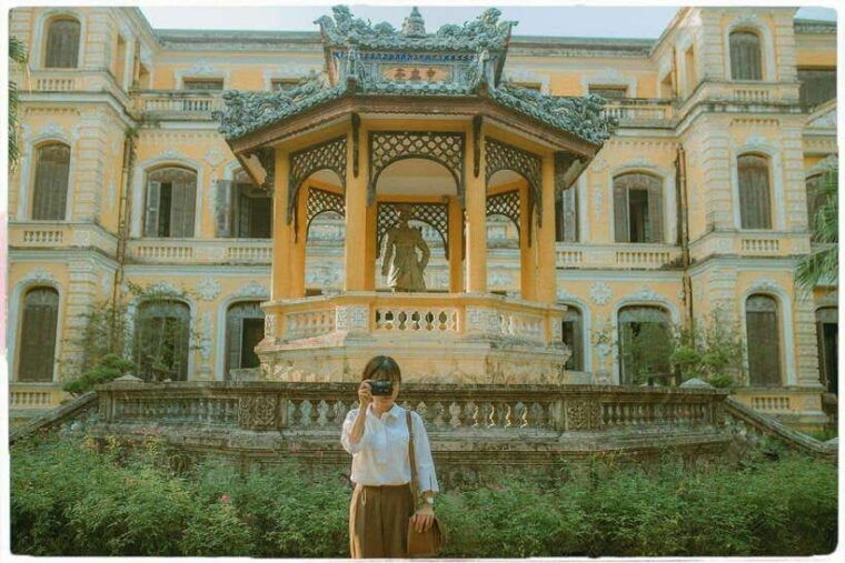 hue-city-sightseeing-all-highlights-by-train-from-da-nang