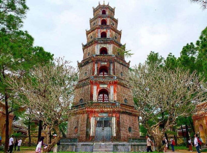 hue-cuisine-trip-on-huong-river-and-royal-tombs