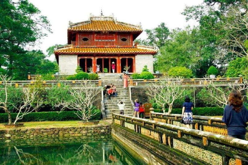 hue-cuisine-trip-on-huong-river-and-royal-tombs