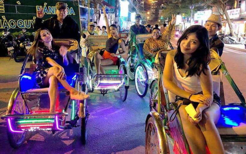 hue-evening-foodie-cyclo-tour-folk-music-on-perfume-river