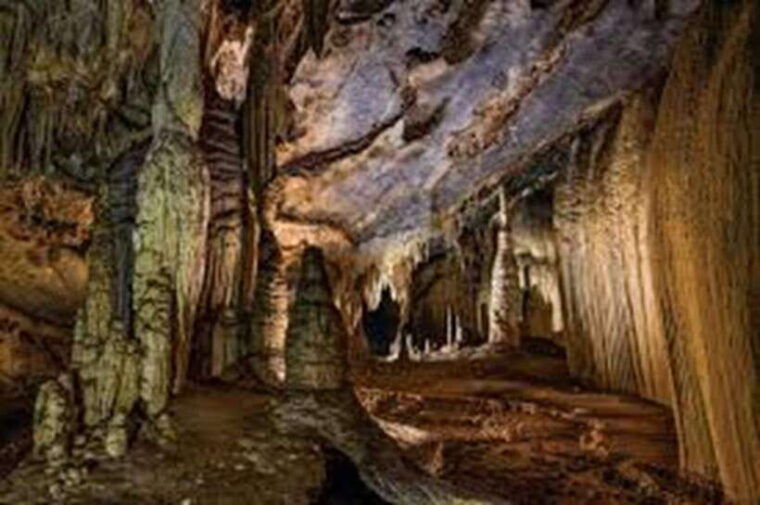 hue-explore-paradise-cave