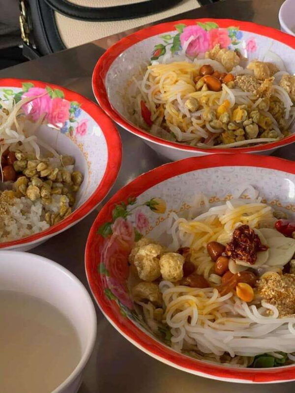 hue-food-walking-tour-with-coffee-and-market-visit