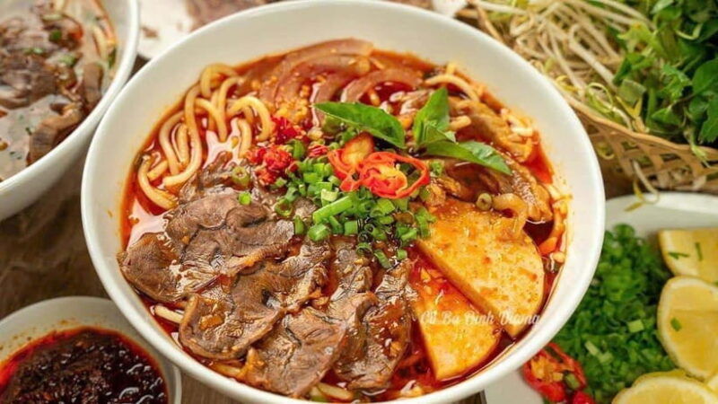 hue-food-walking-tour-with-coffee-and-market-visit