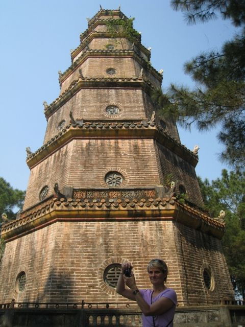 hue-half-day-tour-with-boat-trip-and-sightseeing