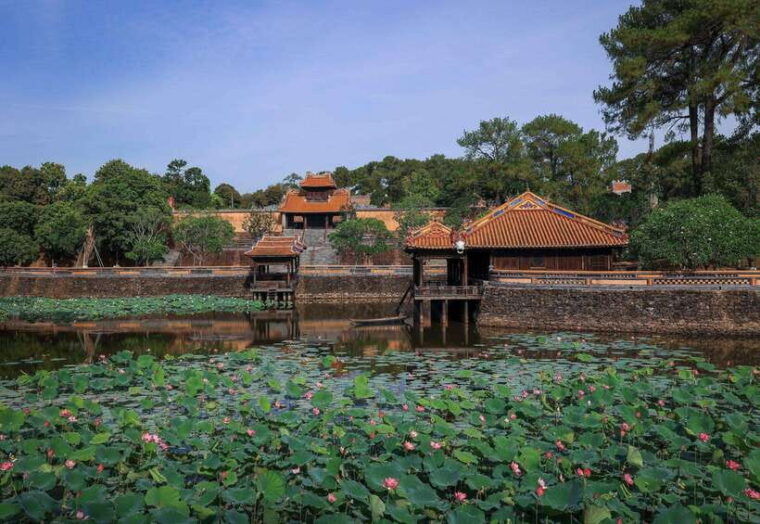 hue-heritage-private-car-tour-no-guide