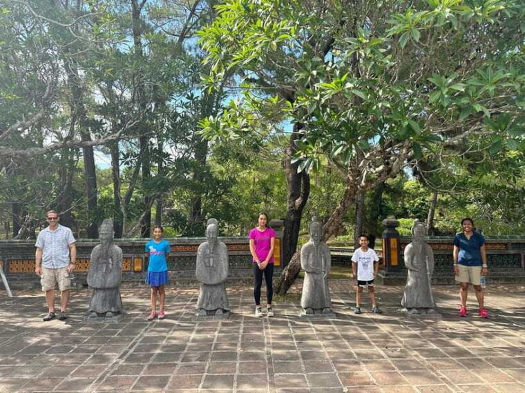 hue-hue-imperial-city-full-day-luxury-tour-with-dragon-boat