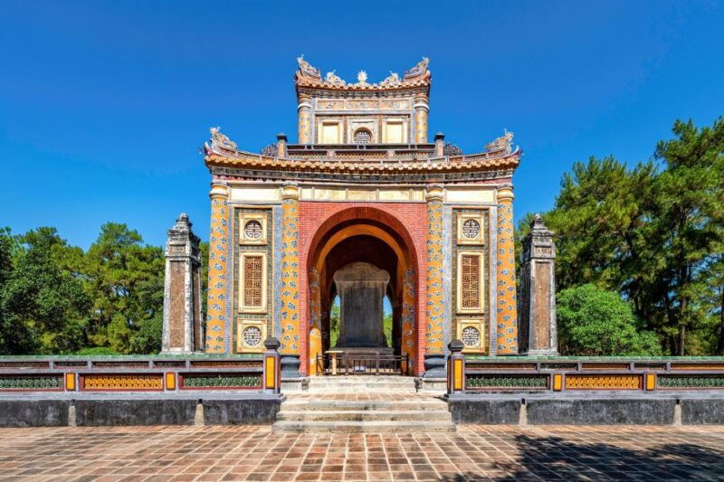 hue-hue-royal-tombs-tour-visit-3-best-tombs-pagoda