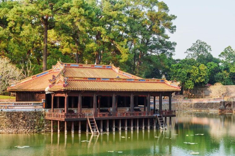 hue-hue-royal-tombs-tour-visit-3-best-tombs-pagoda