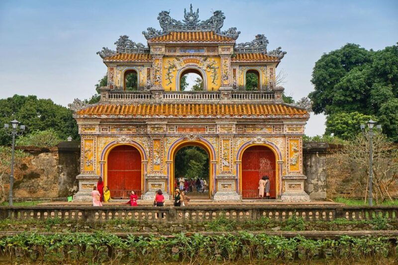 hue-imperial-city-and-forbidden-city-walking-tour
