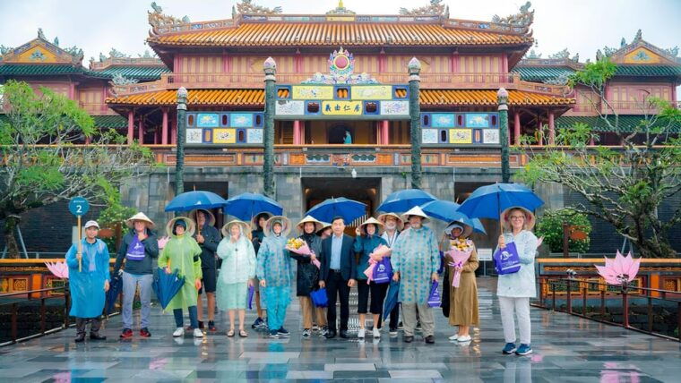 hue-imperial-city-group-tour-with-lunch-from-hoi-an-da-nang