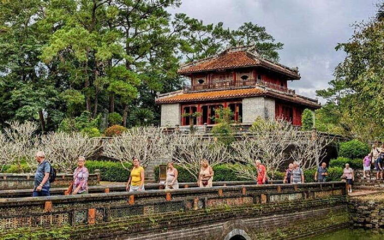 hue-imperial-city-tour-via-hai-van-pass-or-hai-van-tunnel
