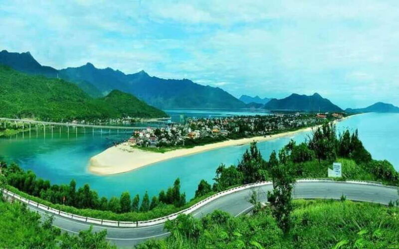 hue-imperial-private-tour-via-hai-van-pass-train-experience