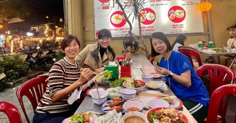 hue-night-street-food-tour-by-cyclo-with-a-local-guide