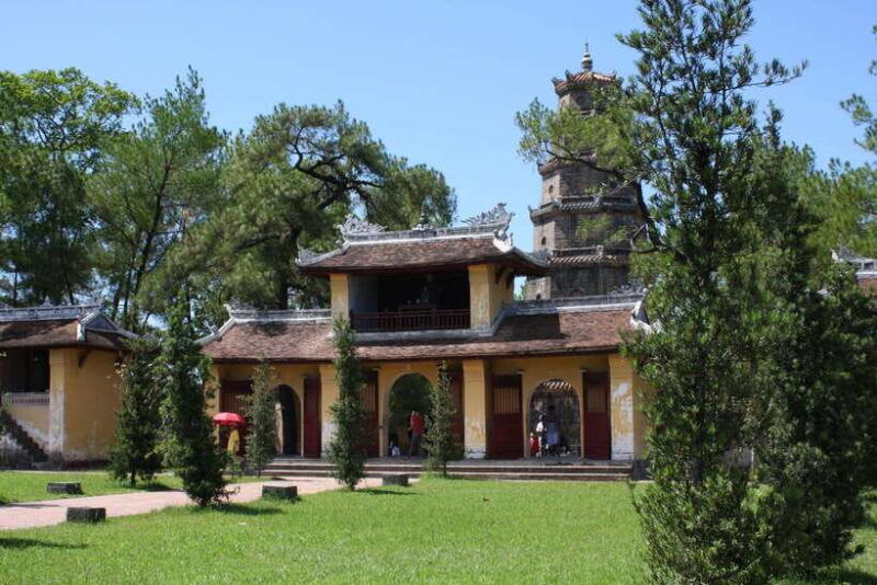 hue-perfume-river-cruise-with-thien-mu-pagoda-tombs