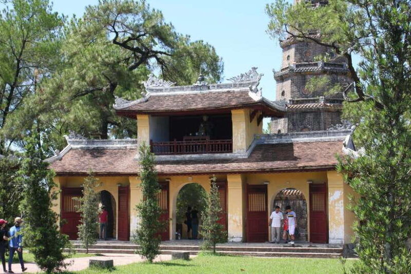 hue-perfume-river-cruise-with-thien-mu-pagoda-tombs