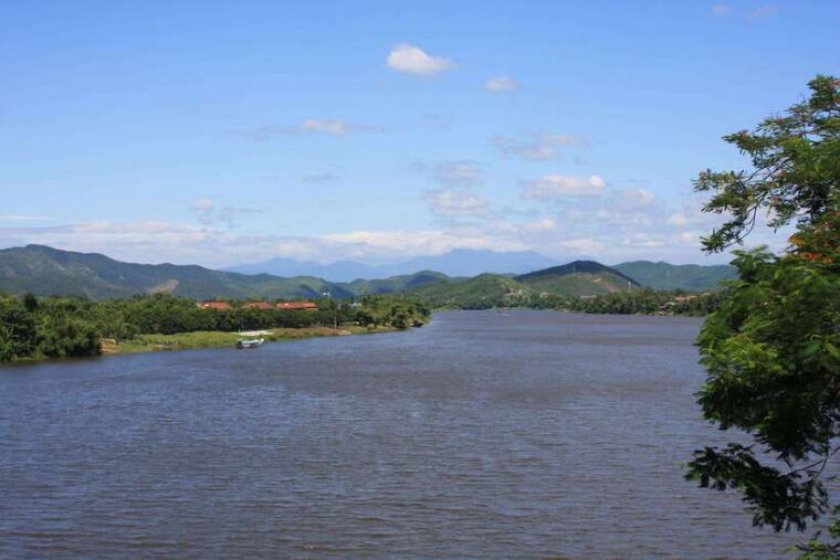 hue-perfume-river-cruise-with-thien-mu-pagoda-tombs