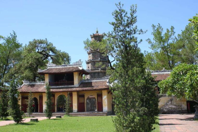 hue-perfume-river-cruise-with-thien-mu-pagoda-tombs