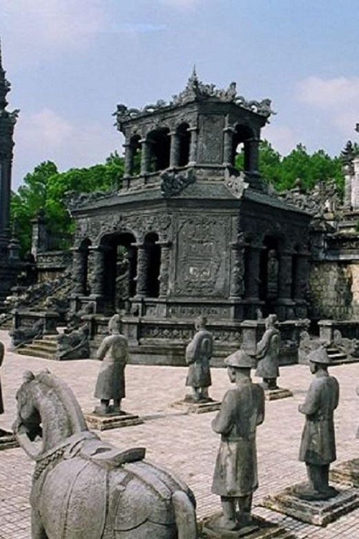 hue-private-car-for-sightseeing-with-english-speaking-driver
