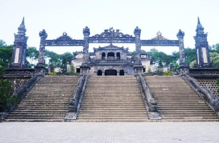 hue-private-car-for-sightseeing-with-english-speaking-driver