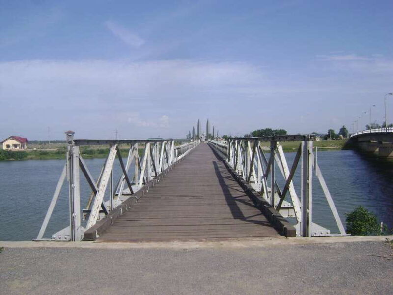 hue-private-car-to-dmz-with-vinh-moc-tunnels-and-more