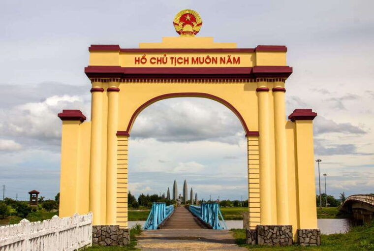 hue-private-car-to-dmz-with-vinh-moc-tunnels-and-more