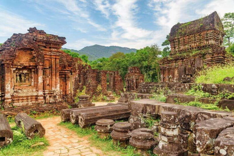 hue-private-car-to-hoi-an-via-my-son-sanctuaryhai-van-pass