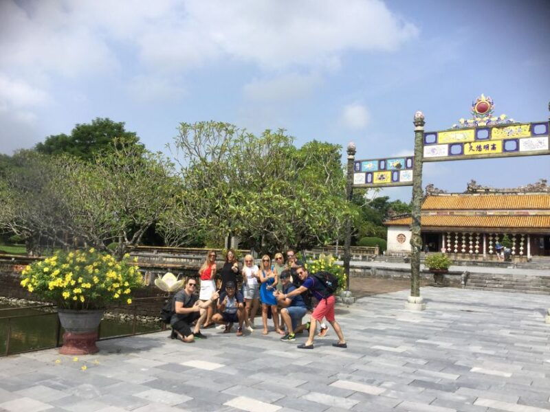 hue-private-city-tour-thien-mu-pagoda-dragon-boat-crafts