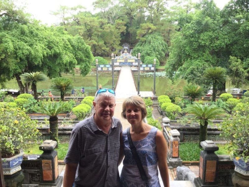 hue-private-city-tour-thien-mu-pagoda-dragon-boat-crafts