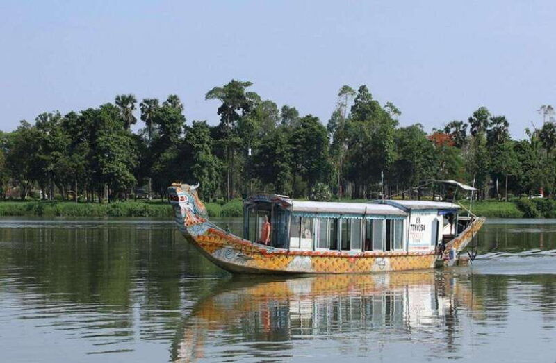 hue-private-dragon-boat-thien-mu-pagoda-royal-tomb-tour