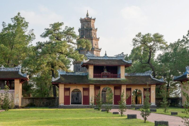 hue-private-tour-by-car-with-driver