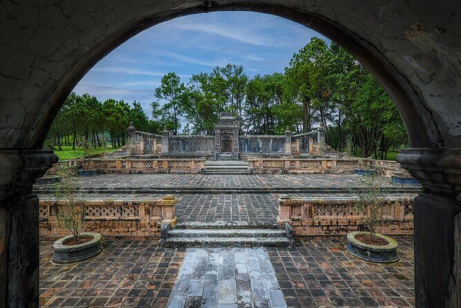 Hue Royal Tombs & Dragon Boat: Private Half-Day Tour - Exploring Hue’s Royal Heritage with a Private Half-Day Tour