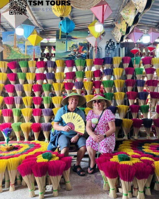 hue-royal-tombs-pagoda-tour-by-dragon-boat-private-car
