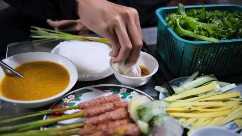 hue-street-food-tour-taste-10-must-try-dishes-and-drinks