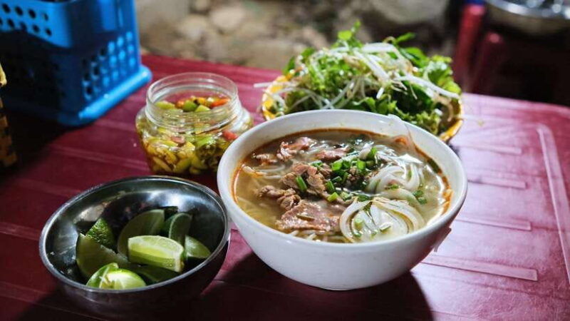 hue-street-food-tour-taste-10-must-try-dishes-and-drinks