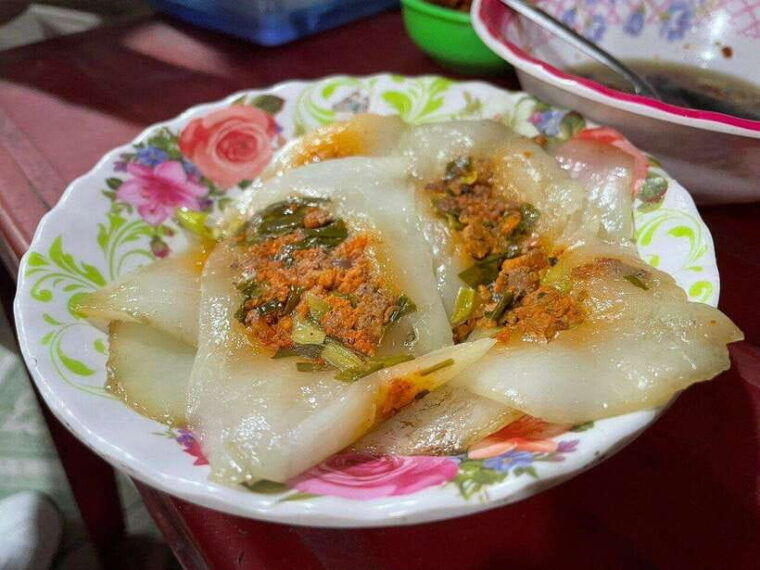 hue-street-food-tour-taste-10-must-try-dishes-and-drinks
