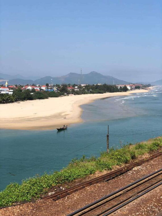 hue-to-hoi-an-via-hai-van-pass-by-motorbike-with-easy-riders