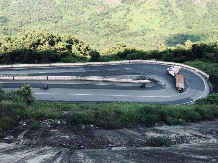 hue-to-hoi-an-via-hai-van-pass-by-motorbike-with-easy-riders