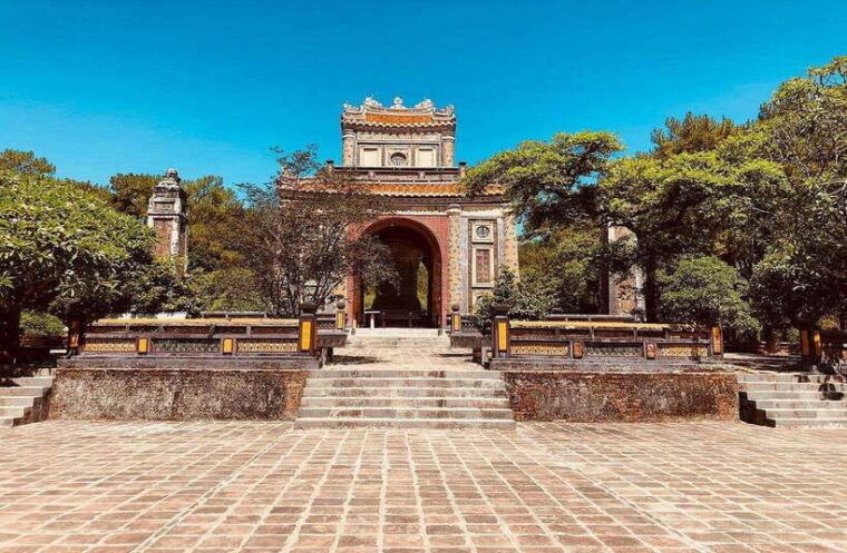hue-tour-walking-in-imperial-city-with-optional-dragon-boat