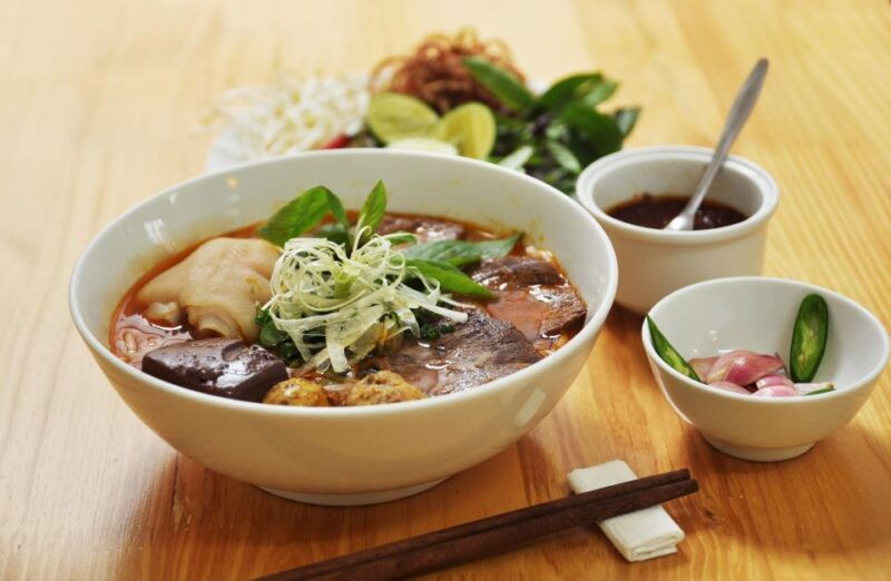 hue-walking-street-food-tour