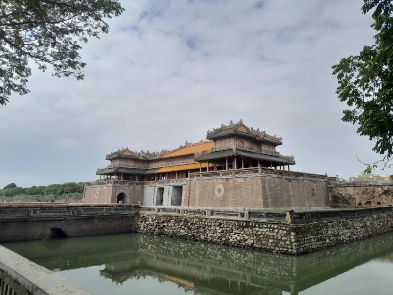 Hue:Deluxe Walking tour to Imperial City and Dong Ba Market - Authentic Experiences Backed by Positive Reviews