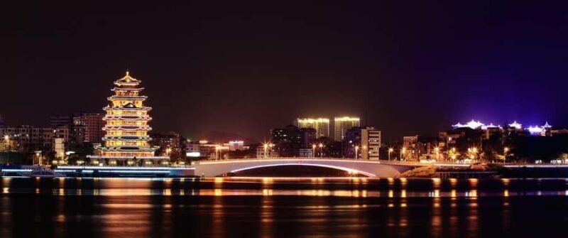 Huizhou Old Town City Walk  Lake, History & Local Life Tour - Key Points