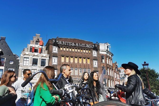 Humans of Amsterdam - Cultural Walking Tour incl. meeting locals - Savoring Tradition at Cafe Papeneiland