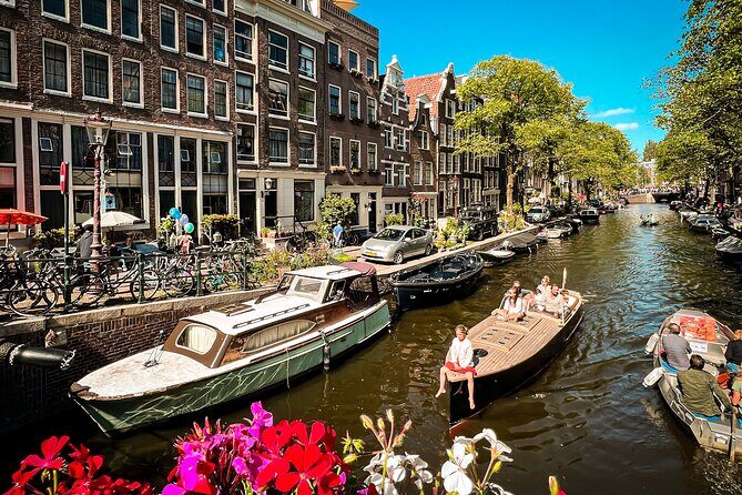 Humans of Amsterdam - Cultural Walking Tour incl. meeting locals - Cheers at Brouwerij de Prael