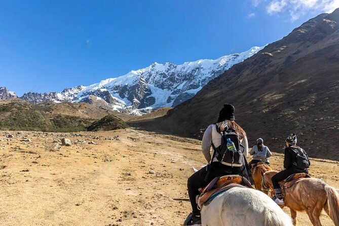 humantay-lagoon-in-private-arrive-before-the-crowd