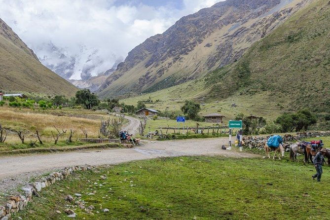 humantay-lake-group-service