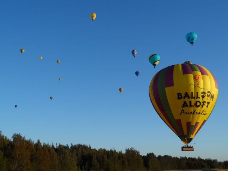hunter-valley-sunrise-balloon-ride-with-bubbly-breakfast