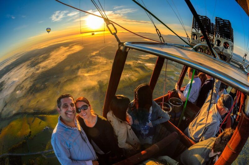 hunter-valley-sunrise-balloon-ride-with-bubbly-breakfast