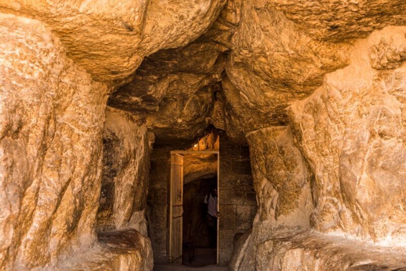 Hurghada: Cairo Day Trip with Giza Pyramids, Sphinx & Museum - Key Points