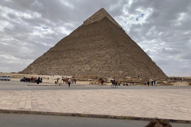 Hurghada Cairo visiting the pyramids one day by bus - The Itinerary and What You Can Expect